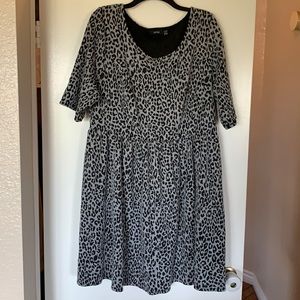 NWOT short sleeve leopard dress
